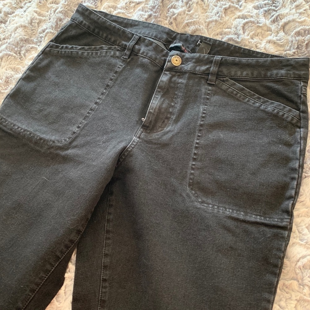 Isaac Mizrahi Black Cropped Flare Jeans